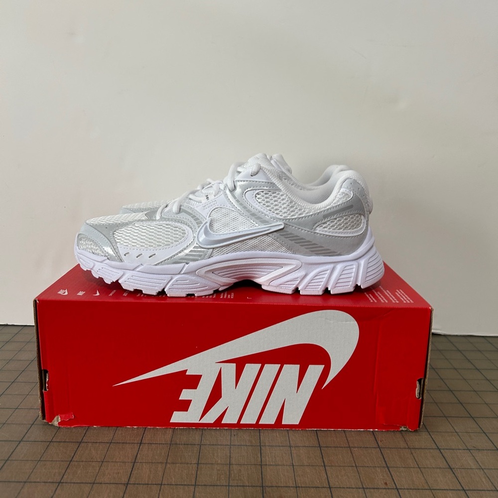 Nike V5 RNR ‘White Black Metallic Silver’ Womens